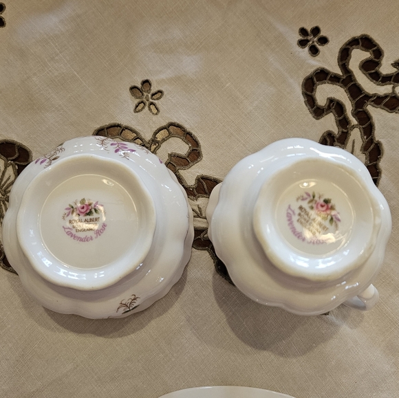 3pc "Lavender Rose" Cream and Sugar with Tray, by Royal Albert. - Picture 5 of 10